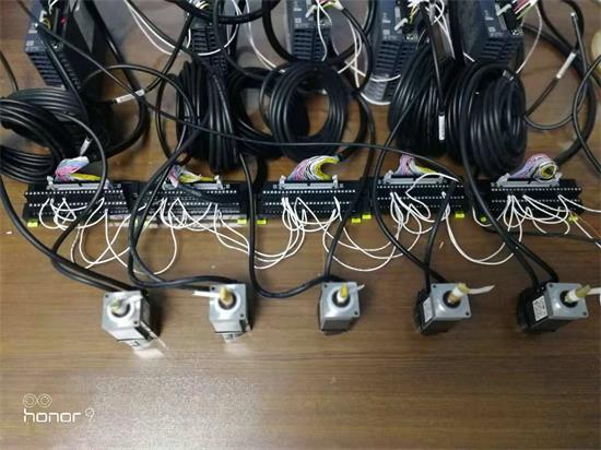 號外！號外_三菱定位新用法：FX5U內(nèi)置32軸總線定位！